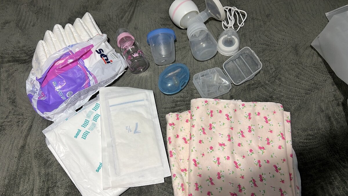 Электронный молокоотсос, бутылка, накладки от CHICCO