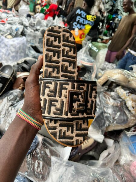 Tongs Unisex Motif Fendi