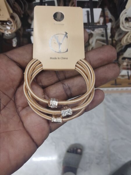 Bracelets dorés élégants