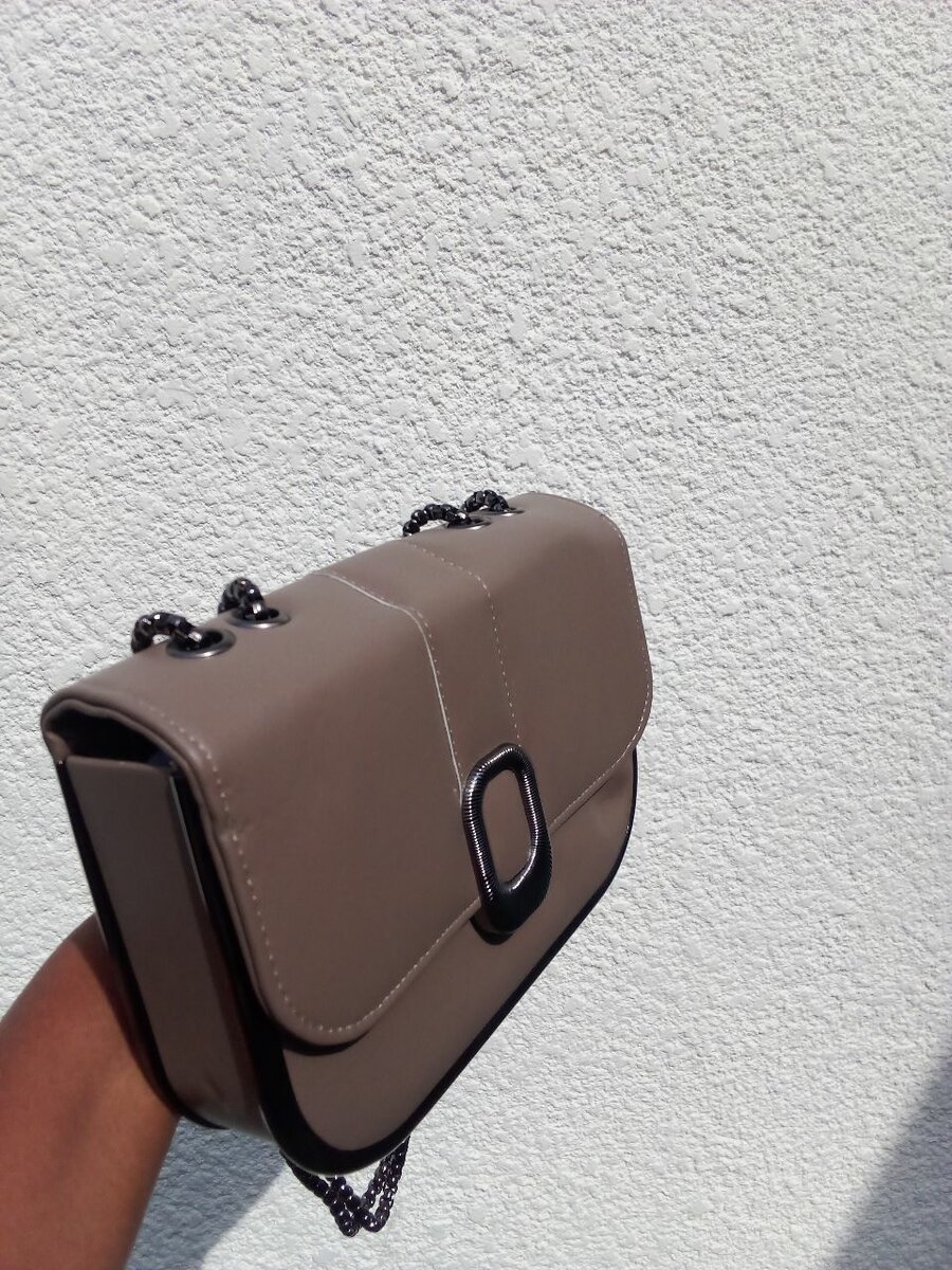 Sac à main élégant chaîne