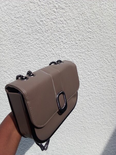 Sac à main élégant chaîne