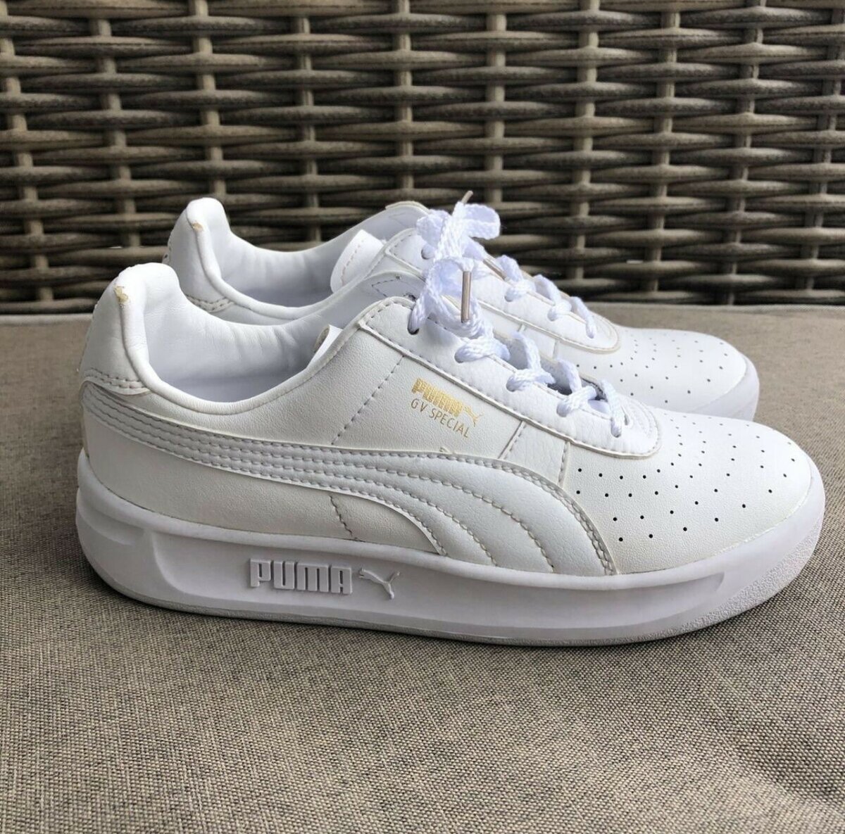 Baskets blanches Puma unisexes