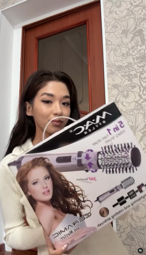 Фен-щетка  M.A.C MC