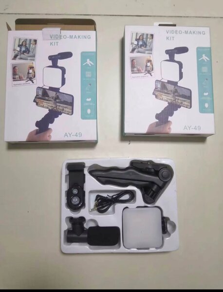 Support de téléphone+ télécommande +mini lampe et micro