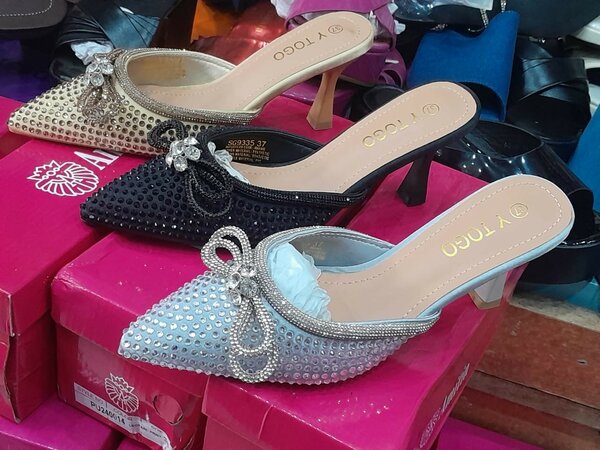 Mules à talons strass élégantes