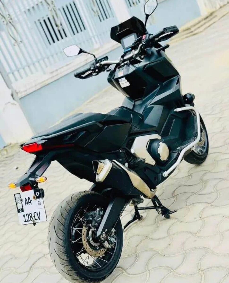 Scooter aventure haute performance