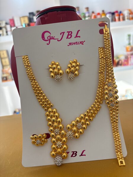 Parure Dorée Élégante