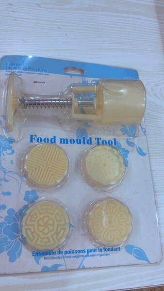 Set de moules à ravioli et pâtisserie
