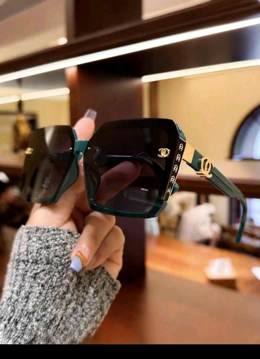 Lunettes de soleil carrées élégantes