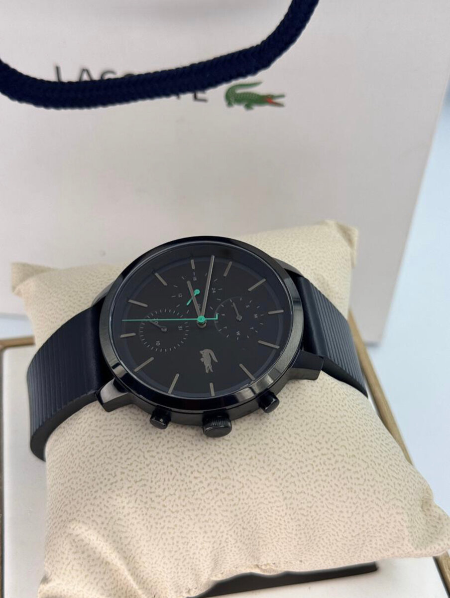 Montres élégantes Lacoste