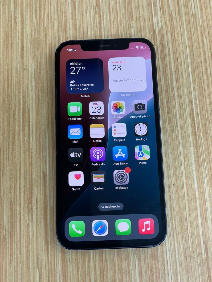 iPhone 12 Noir 64Go 2nd main