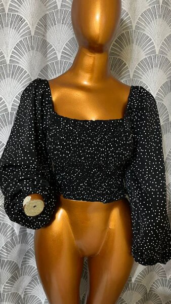 Blouse noire à pois