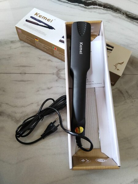 Kemei hair straightener