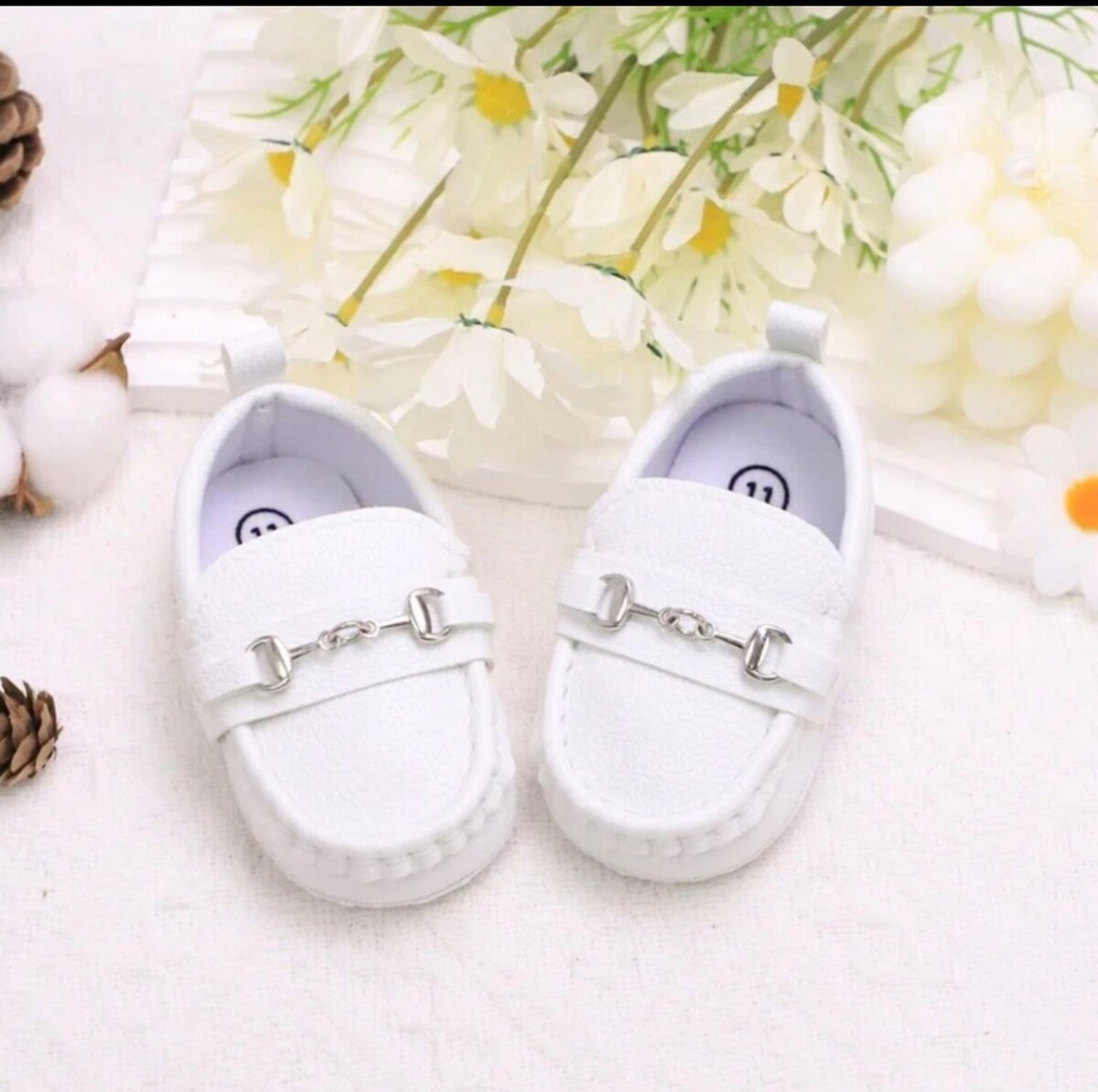 Antislip baby shoes. 12-18M