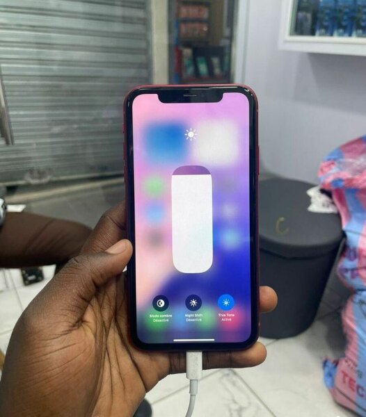 iPhone rouge avec double caméra