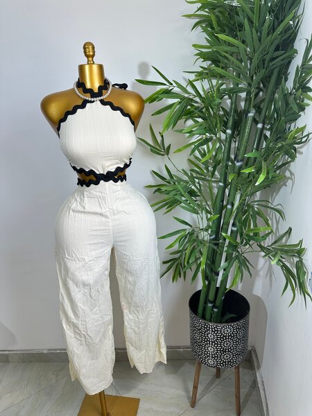 Combinaison blanche élégante