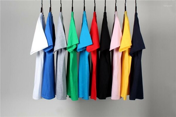 Teeshirt à col V et rond , pull à capuche ,casquette