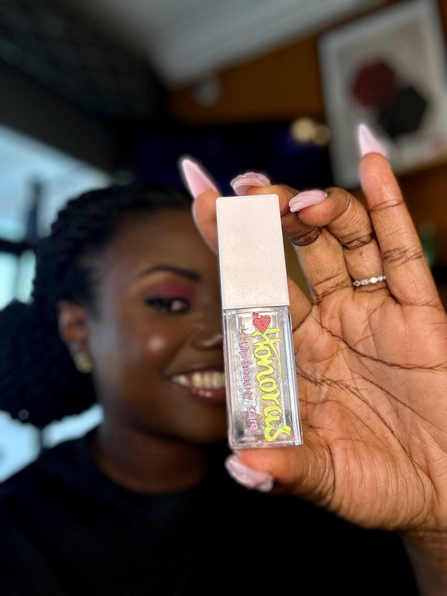 Light orange glitter lipgloss