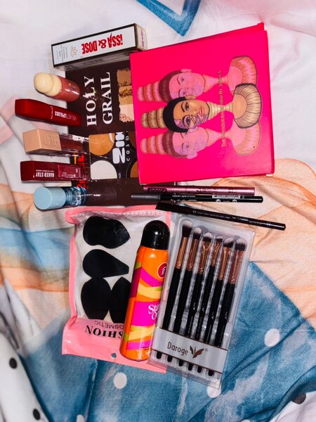 Kit maquillage , teinte noire