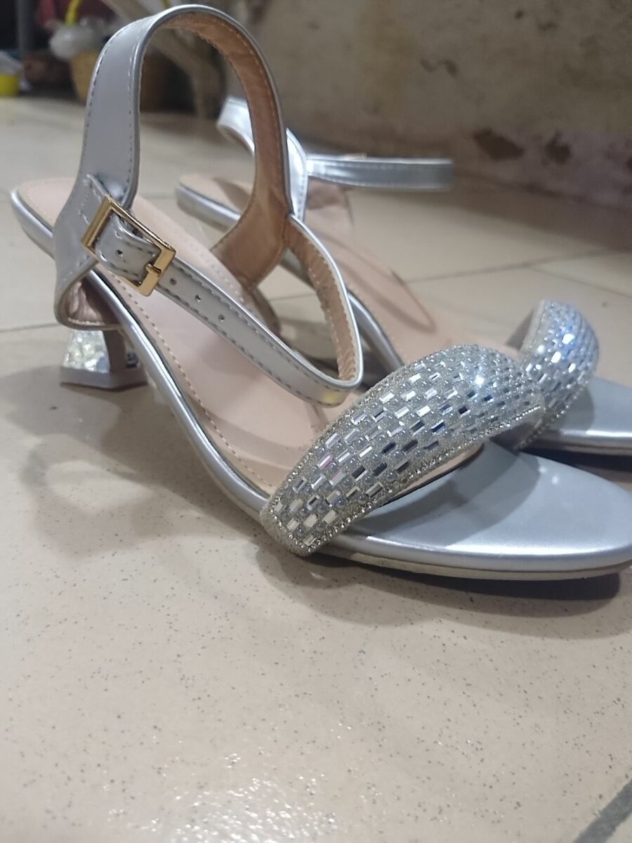 Sandales à talons scintillantes