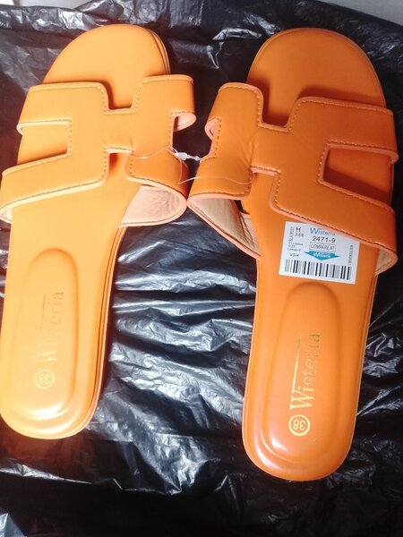 Tongs orange pour femmes
