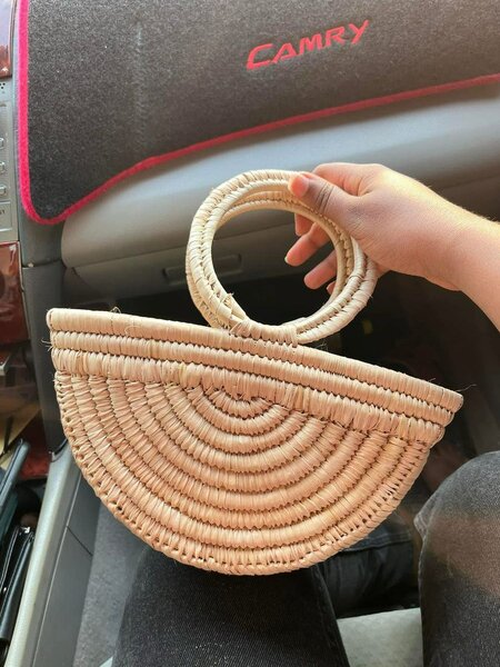 Panier en paille rond élégant