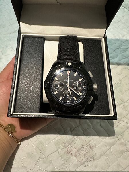 Наручные  новые часы от бренда Breitling1884