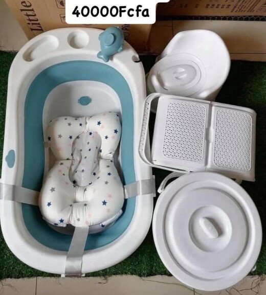 Ensemble de bain bleu avec tapis de bain