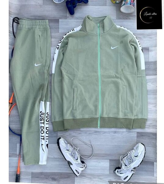 Survêtement sportif Nike