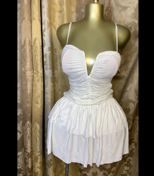 Robe blanche évasée chic