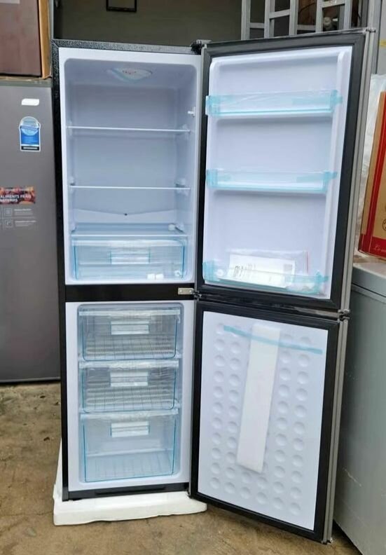 Réfrigérateur combiné inox moderne