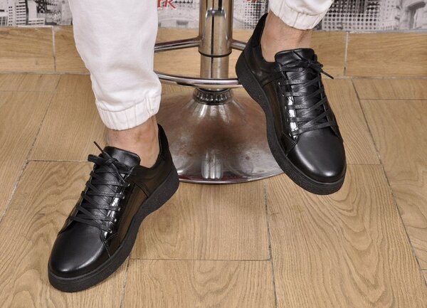 Sneakers en cuir noir élégants