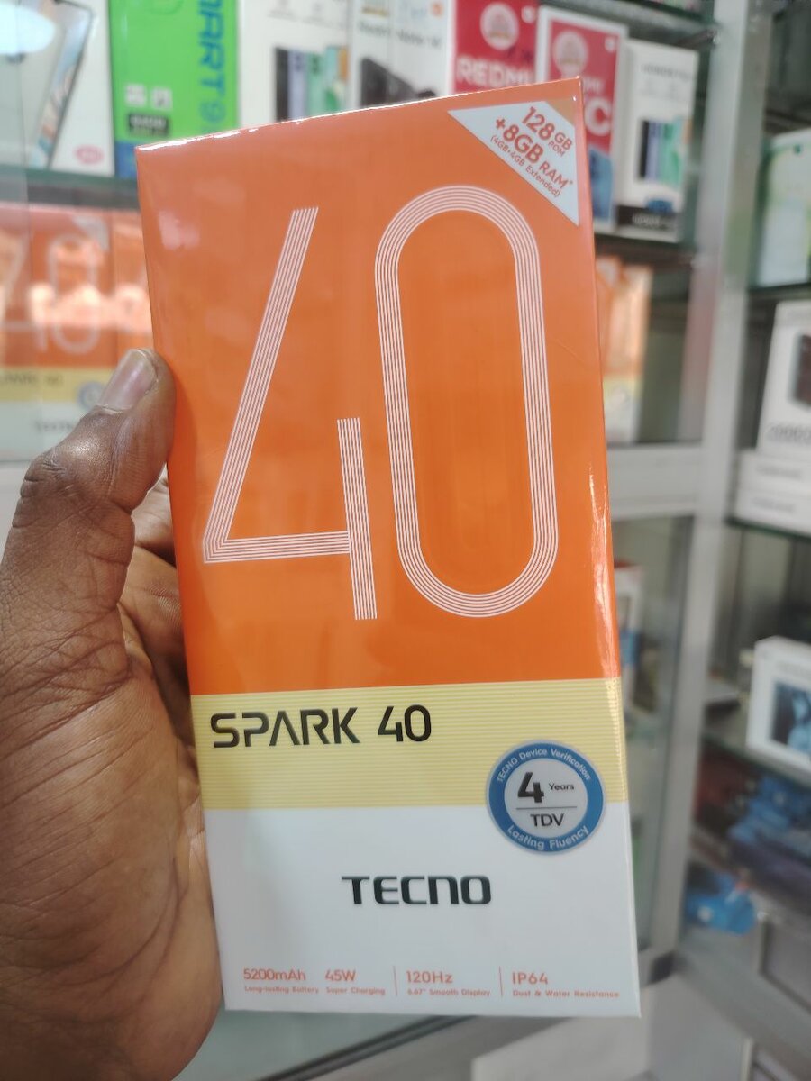 Tecno Spark 40 - Smartphone 4GB RAM 128GB