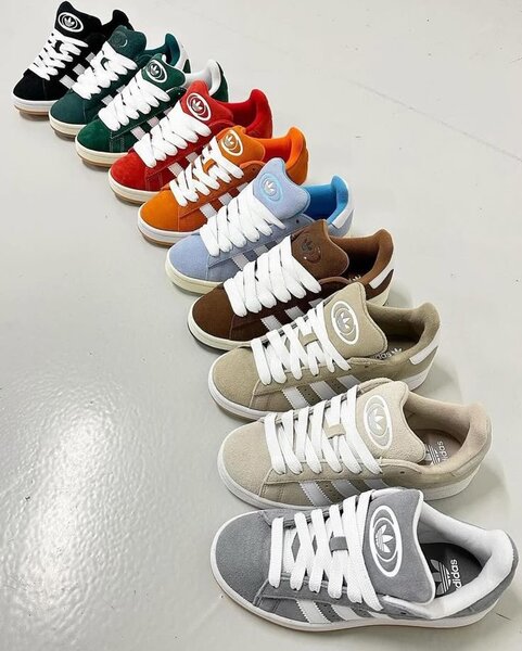 Baskets colorées en daim