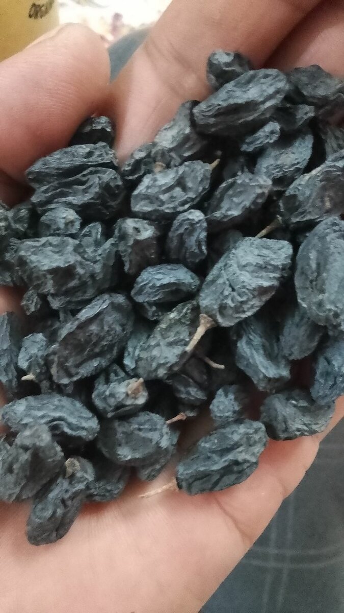 Black Raisins