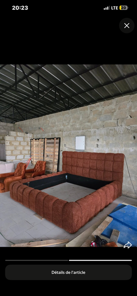 Lit double rembourré élégant