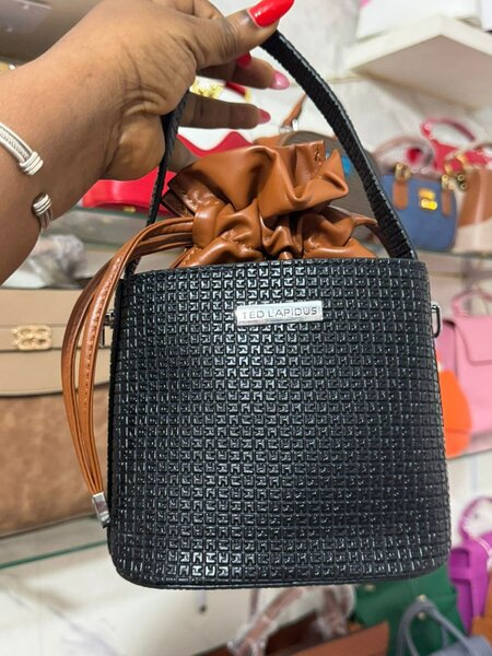 Sac à main texturé chic