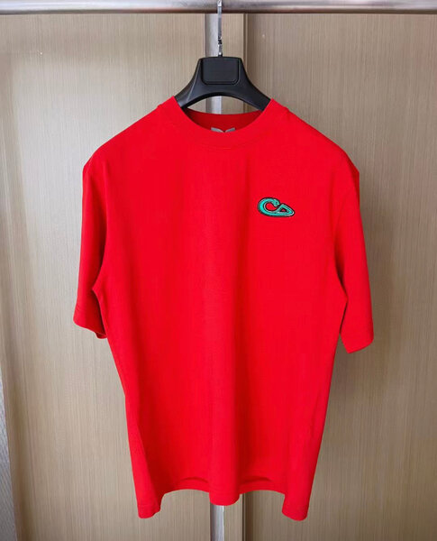 T-shirt rouge élégant