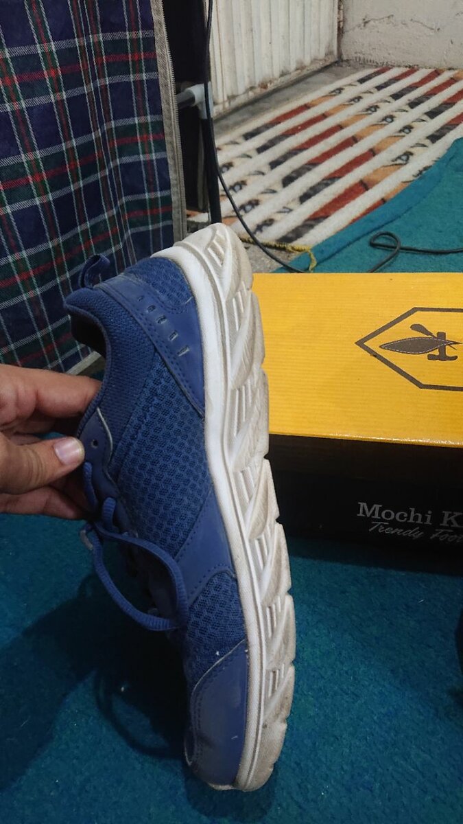 It's Runner brand shoes 10/10 condition