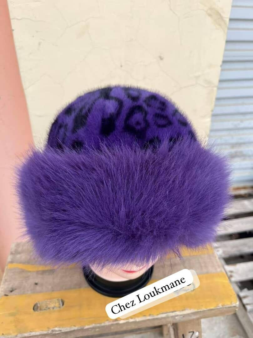Chapeau en fourrure coloré élégant