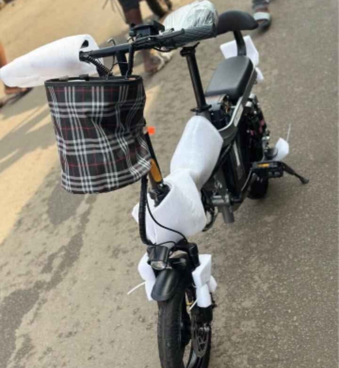 Vélo électrique pliable compact