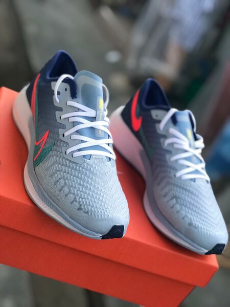 sport shoes 