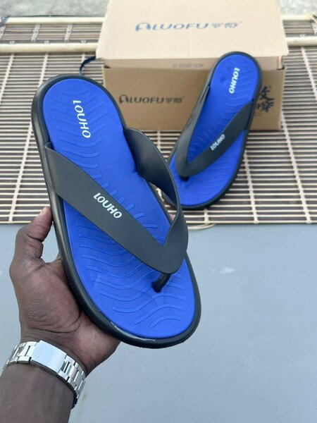 Tongs de plage confortables homme