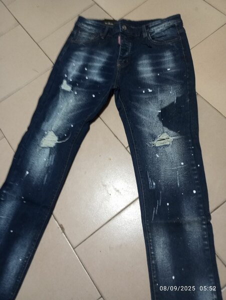 Jeans déchirés tendance homme