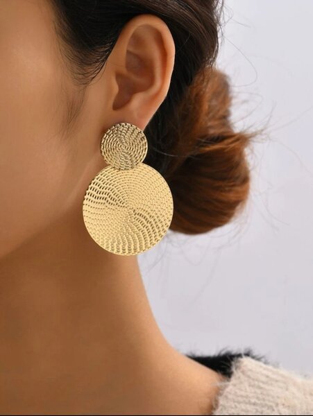 Round drop earrings