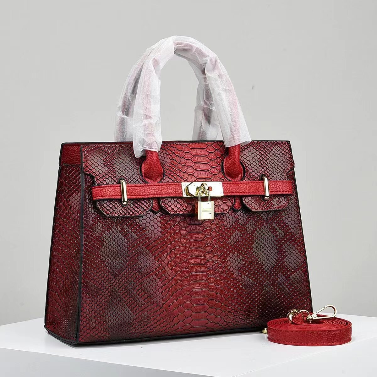 Luxurious handheld ladies bags