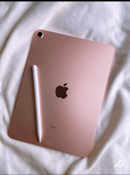 iPad rose avec stylet