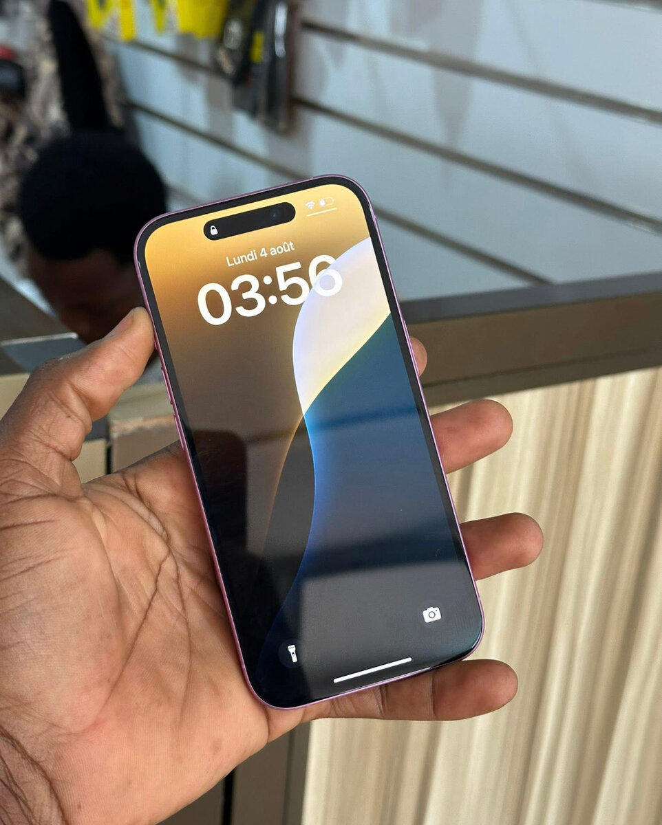 iPhone 14 rose élégant