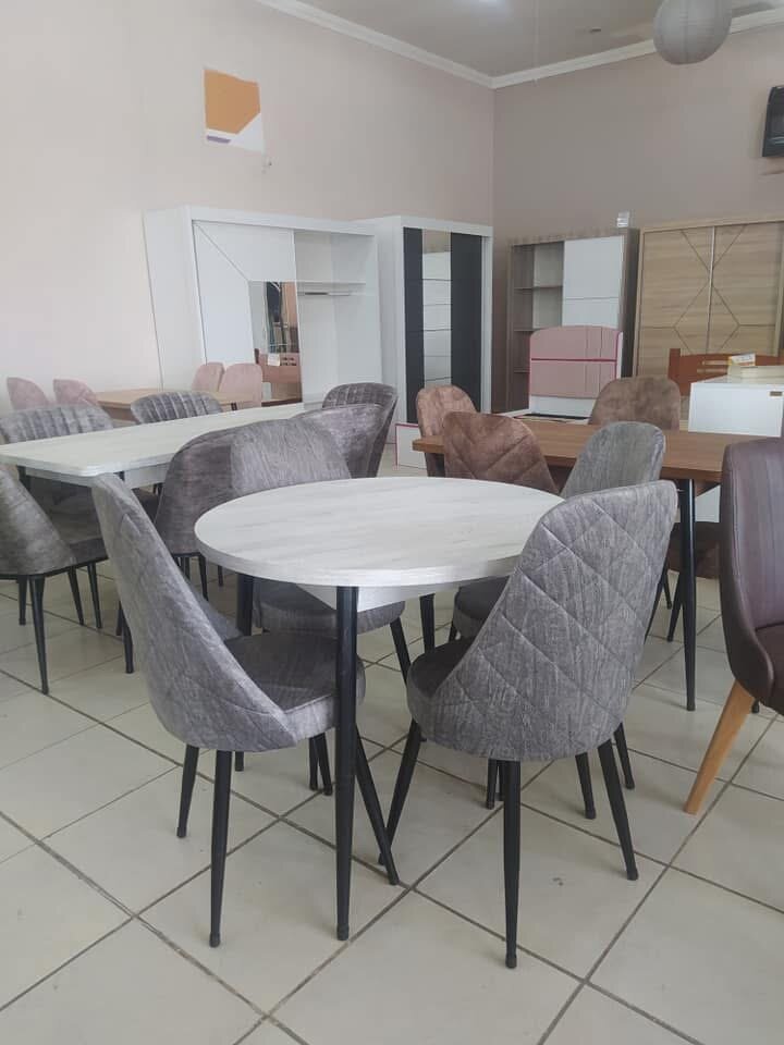 Table à manger 4 chaises