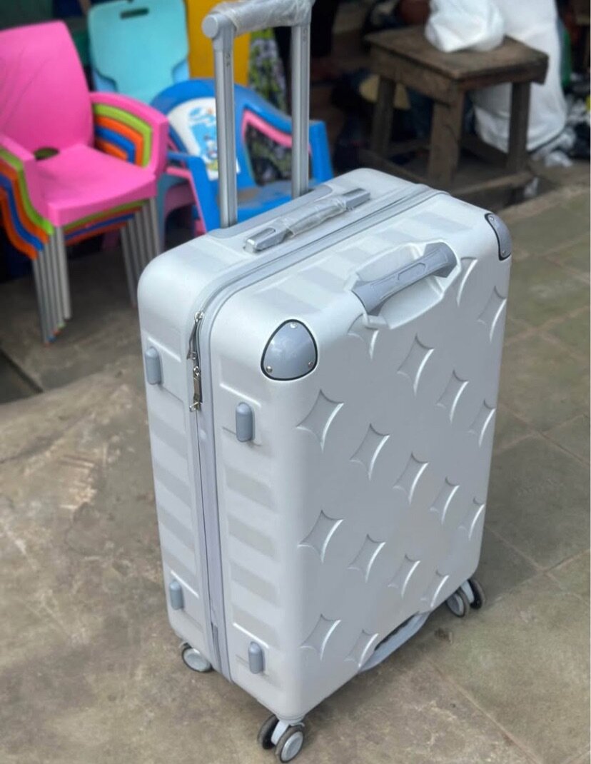 Valise à roulettes spacieuse